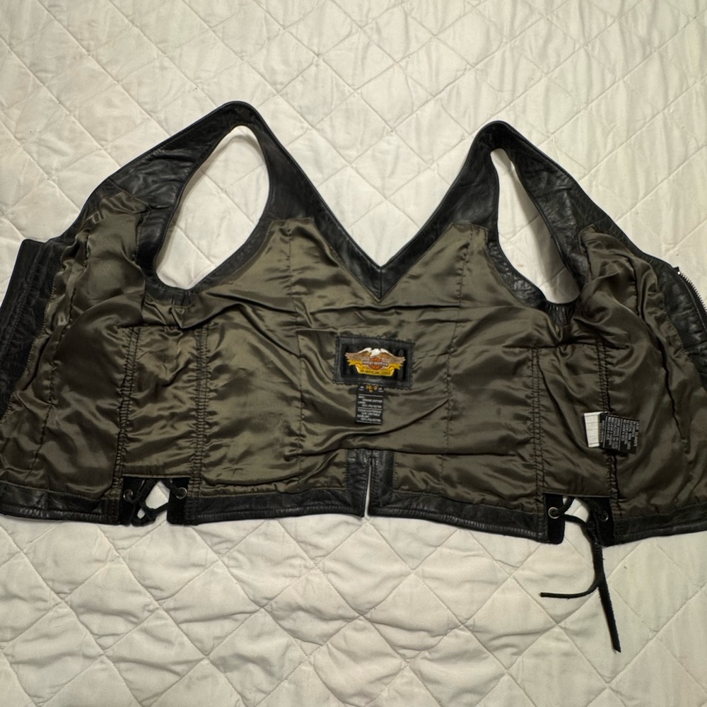 Harley-Davidson black Leather vest - Picture 5 of 6